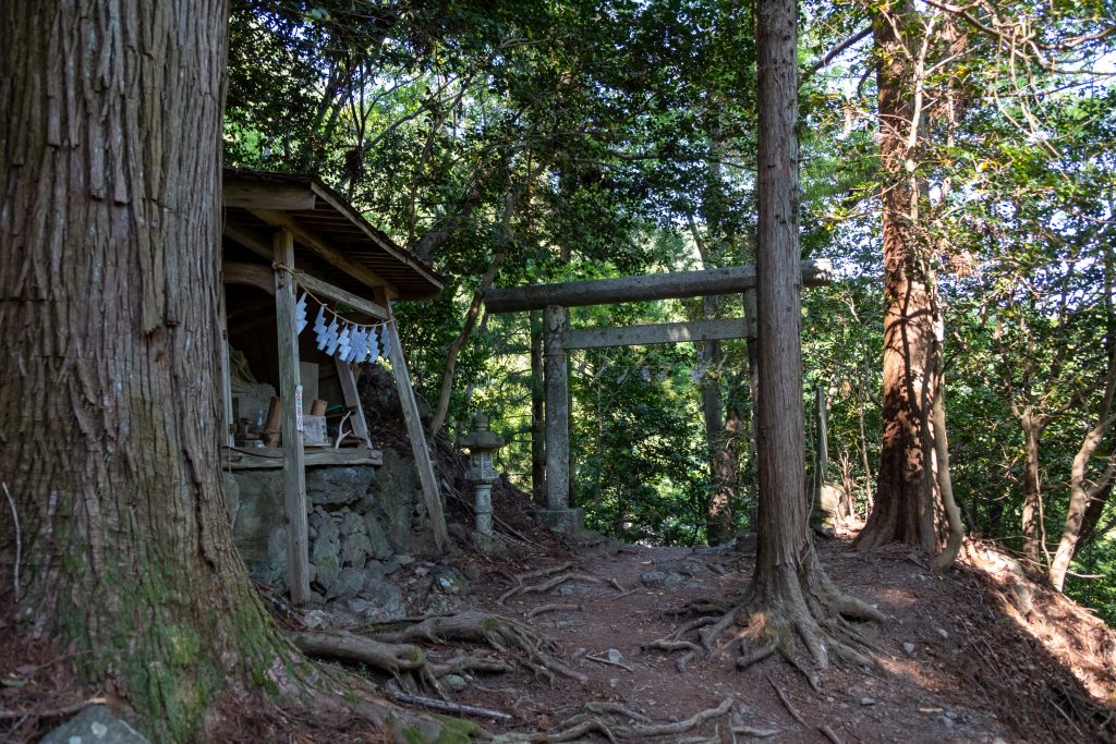 日向大谷ルート登山口の鳥居2