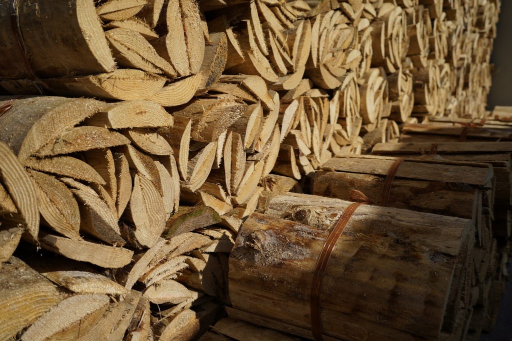 キャンプ村やなせの薪