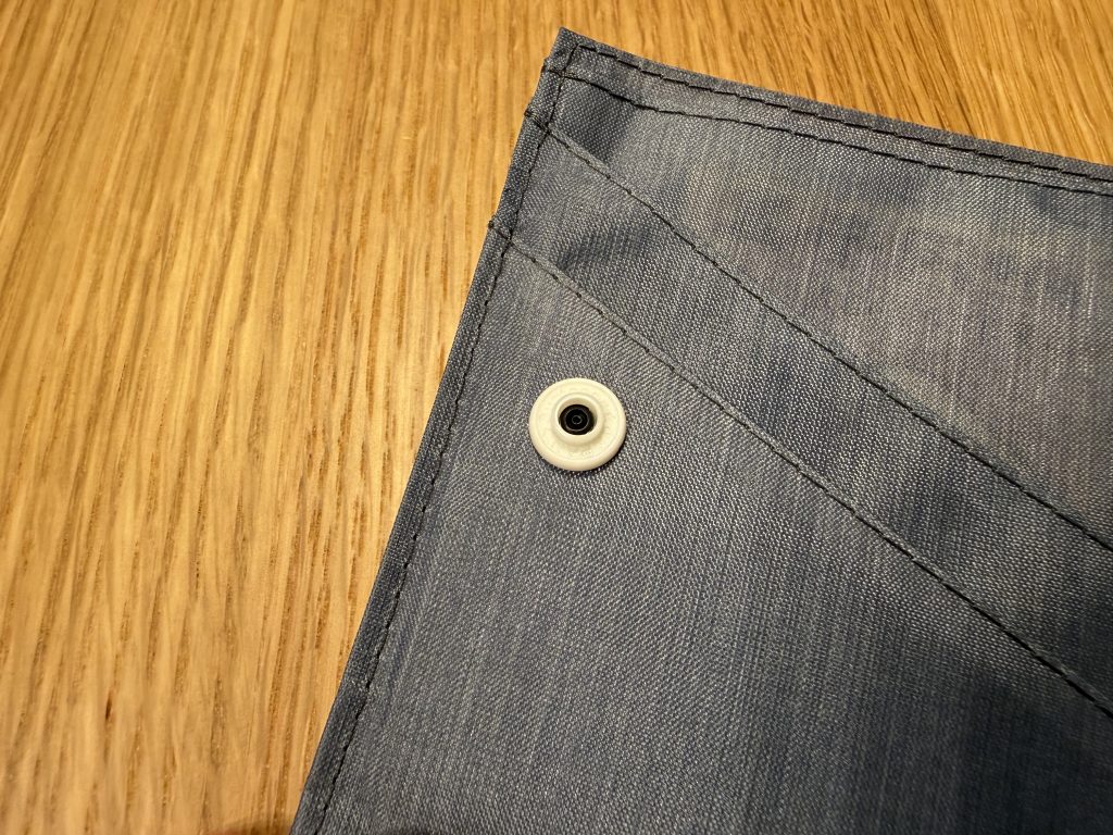 軽量財布のスナップボタン凸側