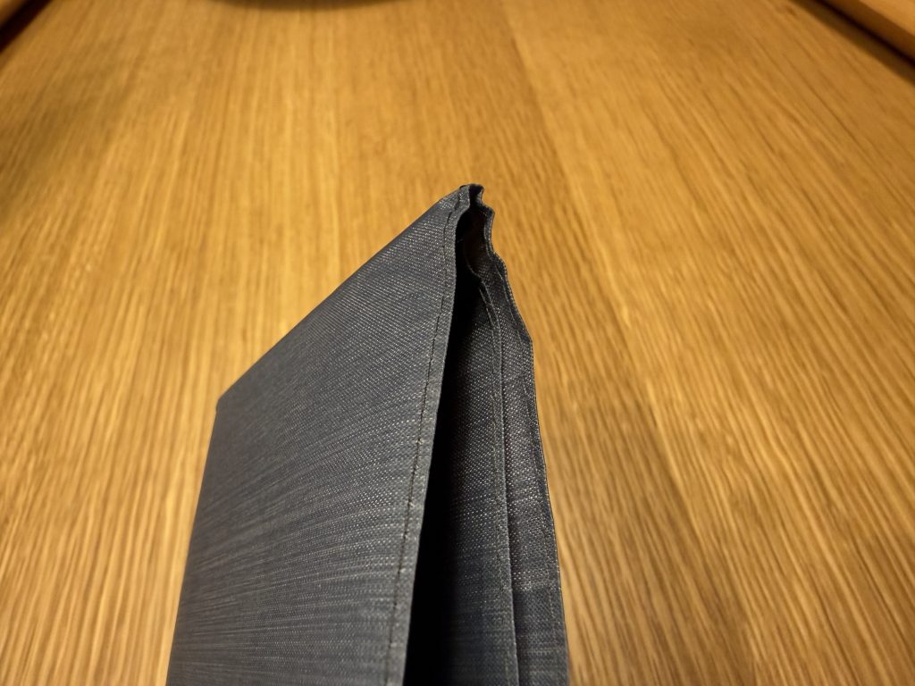 少し形崩れした軽量財布